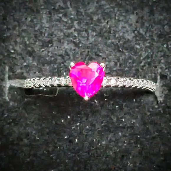 Heart-Shaped Pink Gemstone Silver Ring - Picture 3 of 3